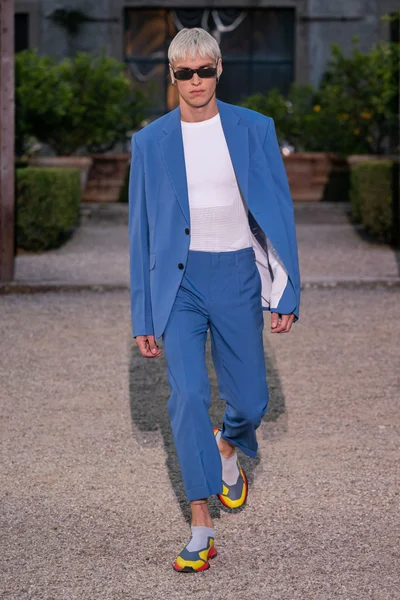 Look 17